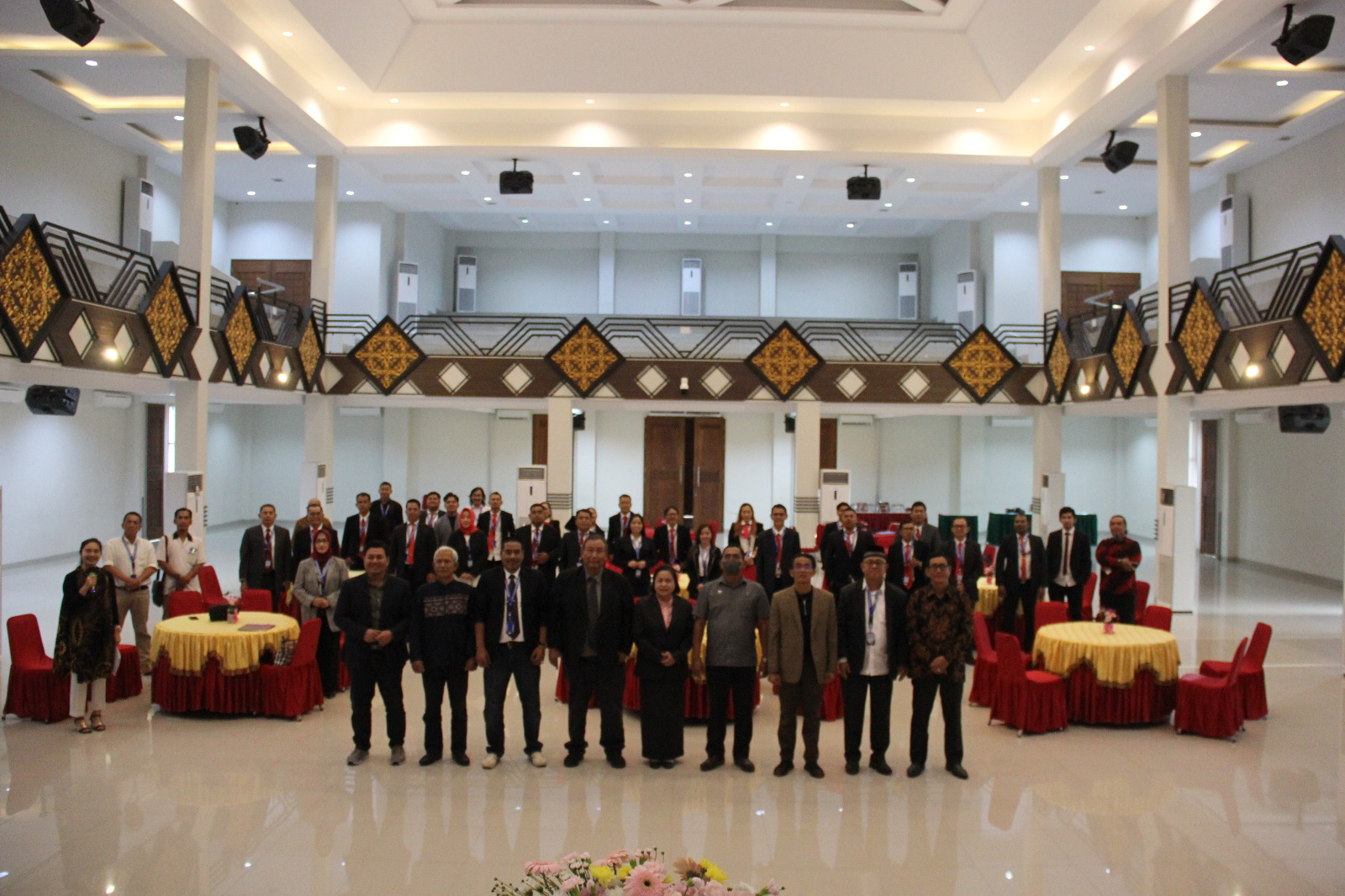 Studium Generale & Penutupan PKPA DPC PERADI Pontianak bekerjasama dengan FH Universitas Panca Bhakti (Akreditasi A), diselenggarakan Universitas Panca Bhakti & Auditorium Universitas Panca Bhakti, Minggu, 9 April 2023. Jumlah peserta yang mengikuti 26 orang.