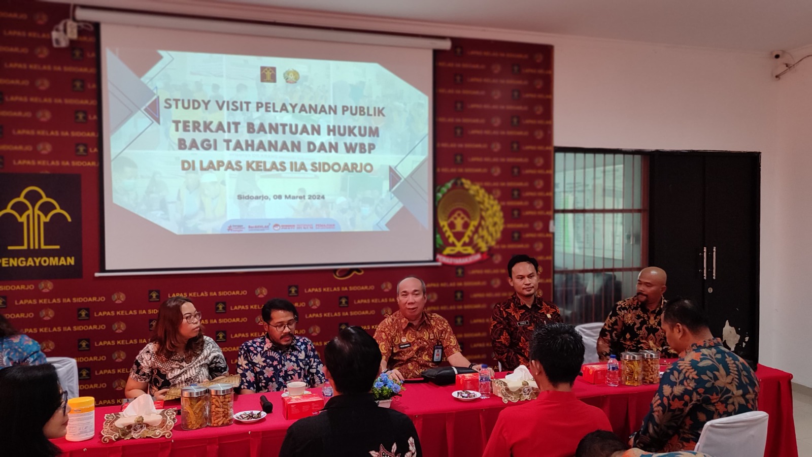 DPC PERADI SAI Sidoarjo Raya bekerja sama dengan DitjenPas. Kanwil KUM HAM RI untuk mengedukasi pelayanan publik di Lapas Kelas 2, Sidoarjo. Terkait "Bantuan Hukum bagi Tahanan dan WBP" pada Jumat, 08 Maret 2024.