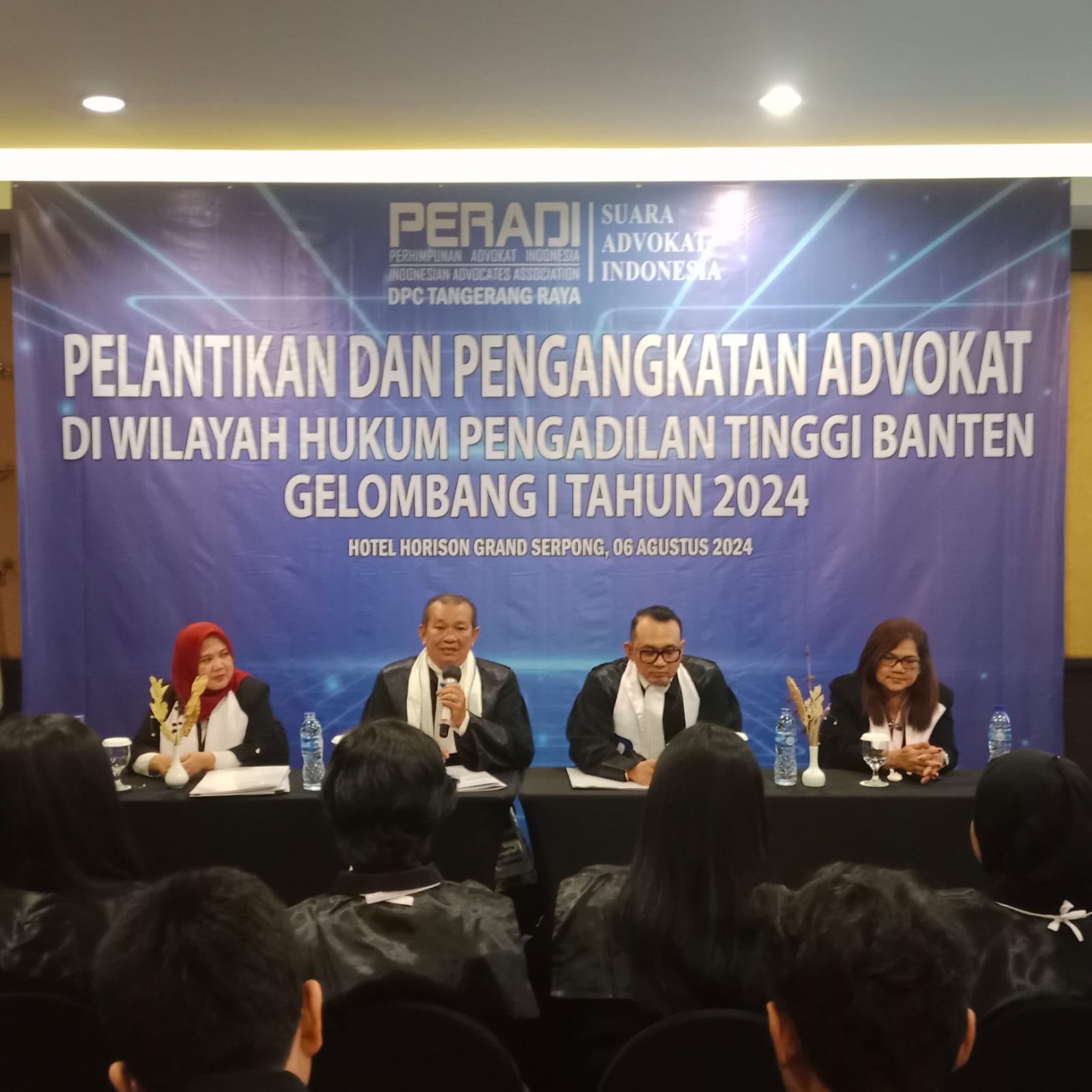 Telah terlaksana Pelantikan dan Pengambilan Sumpah Calon Advokat, DPC PERADI SAI Tangerang Raya, pada 06 Agustus 2024 di Ball Room Hotel Horison Grand Serpong, dengan jumlah peserta yang di lantik 16 orang